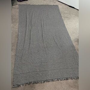 Large Black and White Houndstooth wrap scarf